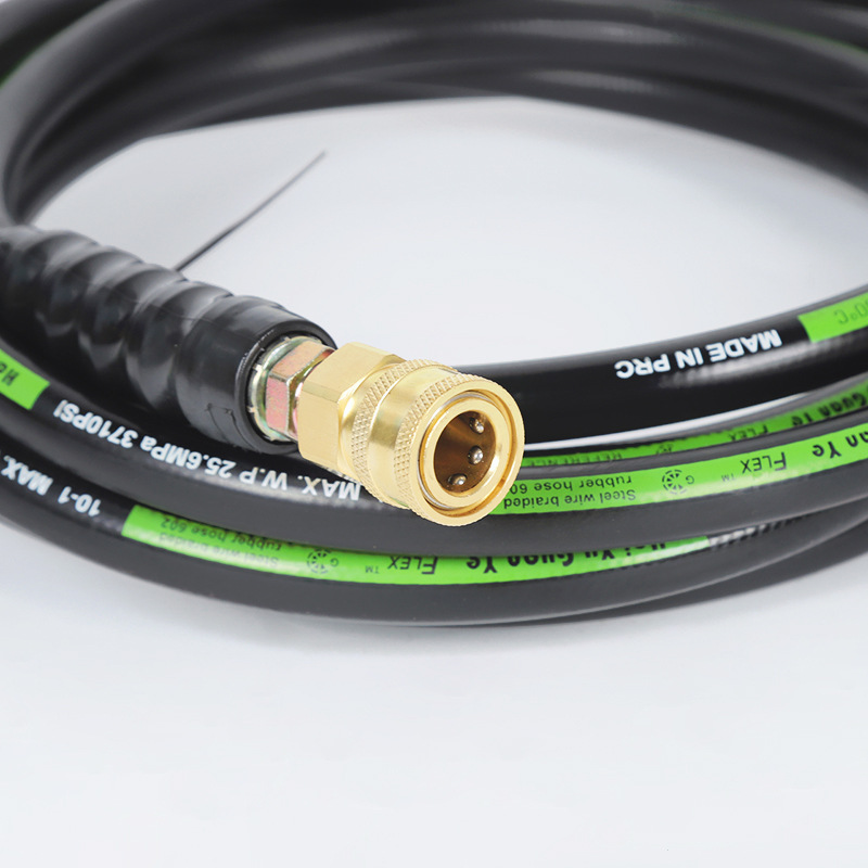 Autómosógép nagynyomású vízpisztoly, amely a szennyvíztömlőhöz adaptált