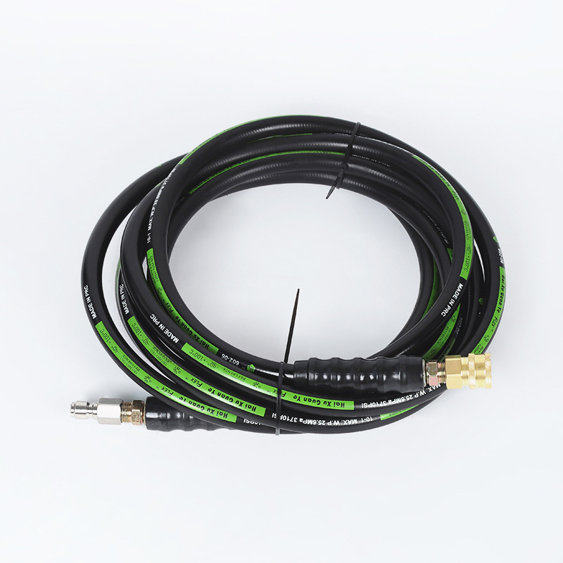 Autómosógép nagynyomású vízpisztoly, amely a szennyvíztömlőhöz adaptált