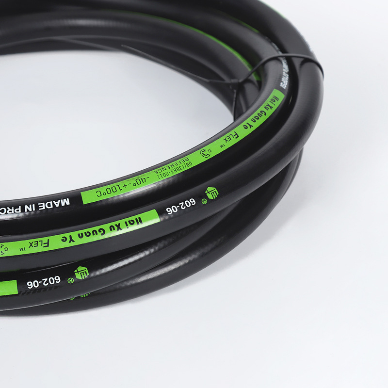 Autómosógép nagynyomású vízpisztoly, amely a szennyvíztömlőhöz adaptált